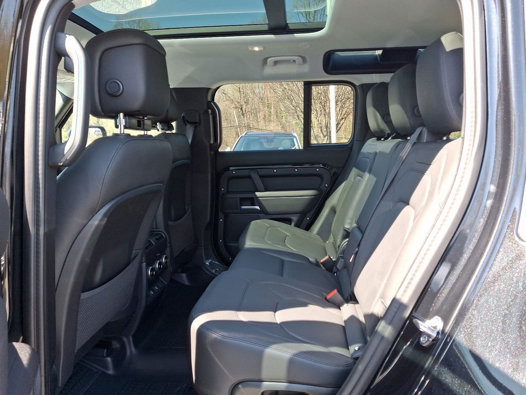 2025 Land Rover Defender 110 9