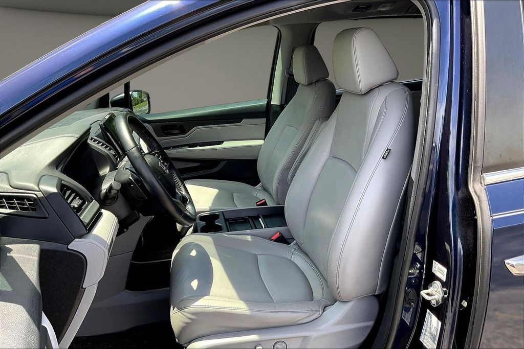 Used 2021 Honda Odyssey Van