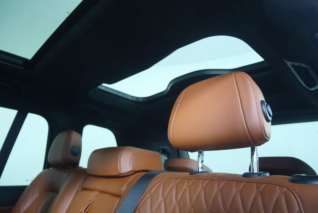 Thumbnail: 2025 BMW X7 - 16