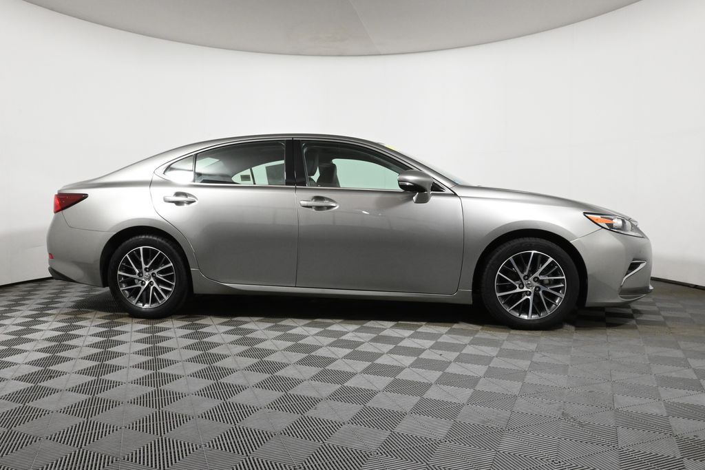 Thumbnail: 2018 Lexus ES - 8