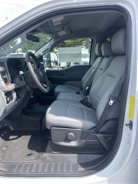 2025 Ford F-450 Chassis XL