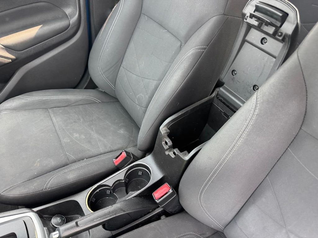 Certified Used 2019 Lightning Blue Metallic Ford SE image 9