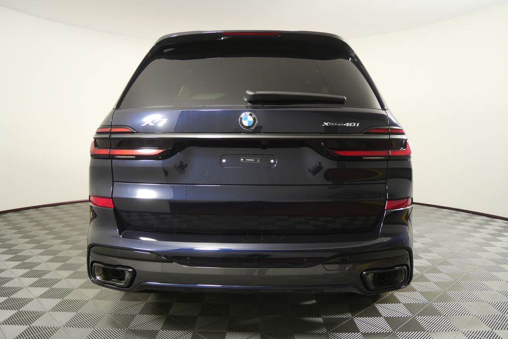 Thumbnail: 2027 BMW X7 - 4