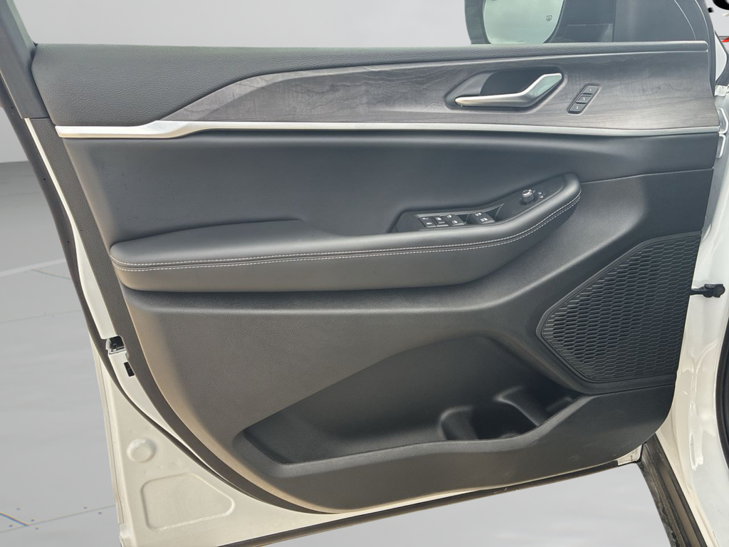 New 2025 White Jeep Limited image 30