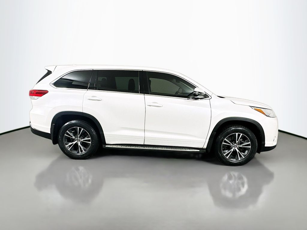 Thumbnail: 2018 Toyota Highlander - 4