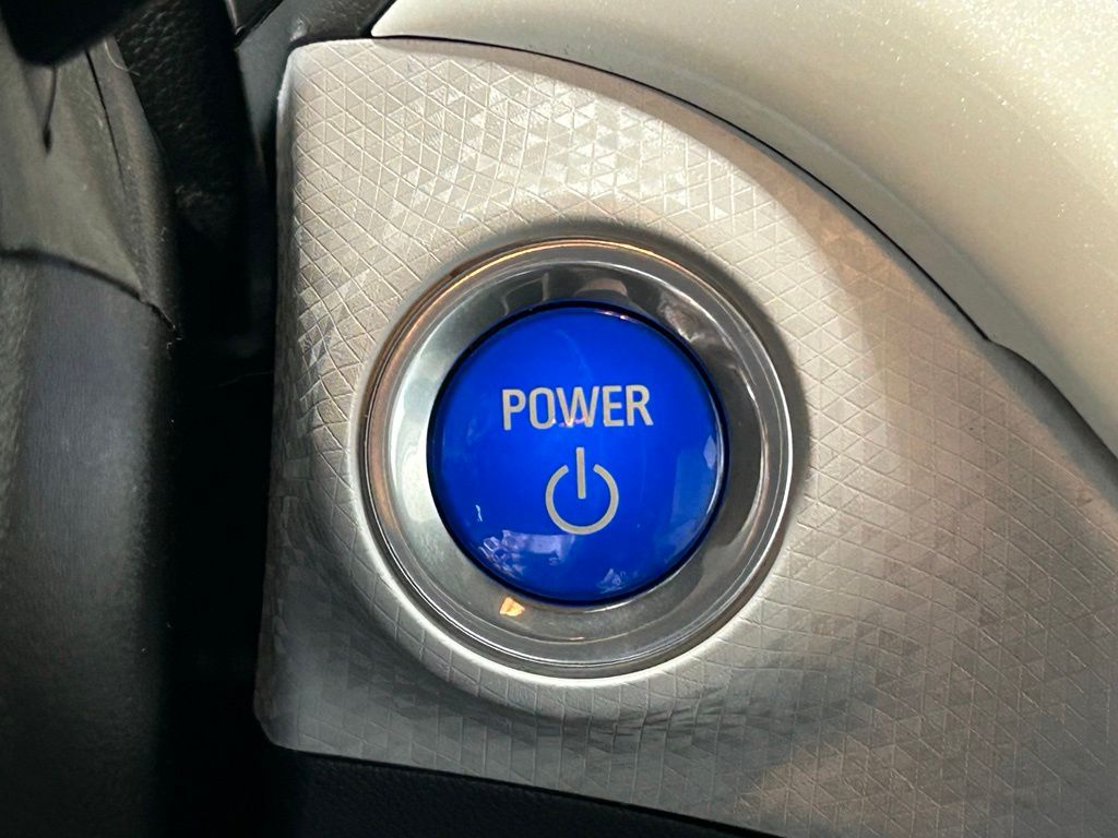Used 2020 Summit White Chevrolet LT image 30