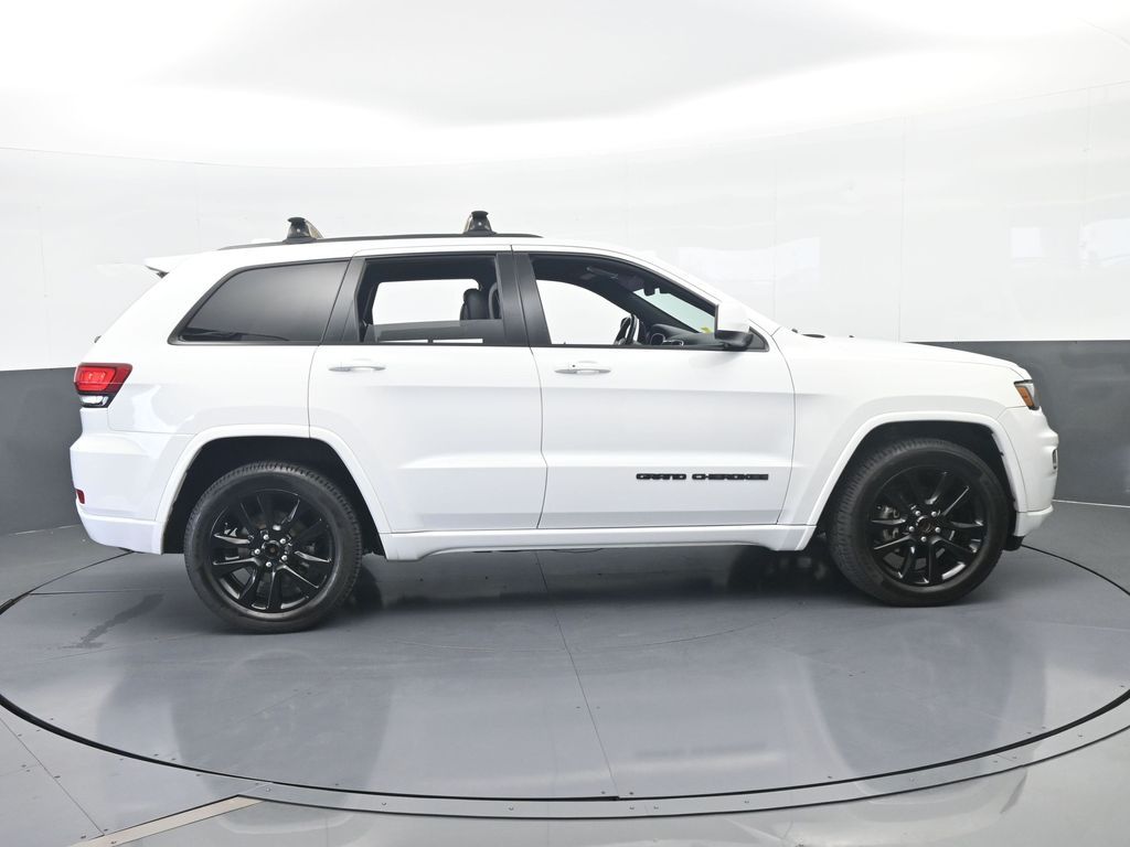 Used 2018 Bright White Clearcoat Jeep Altitude image 7