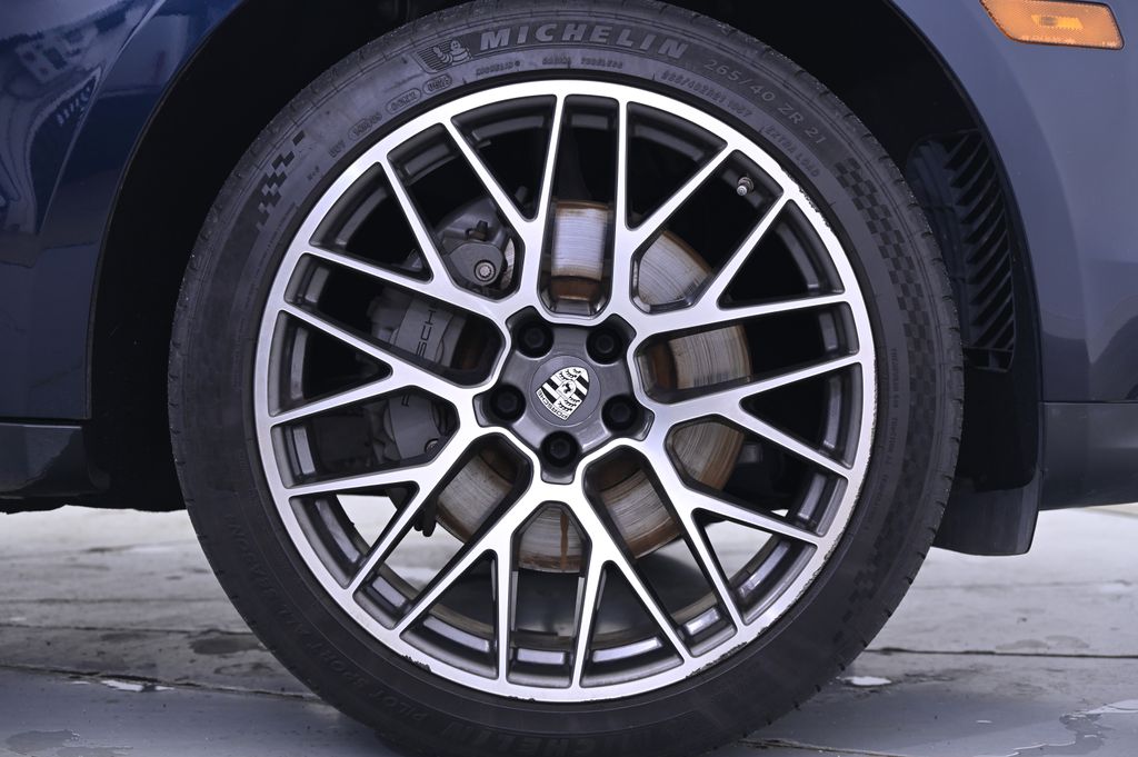 Thumbnail: 2021 Porsche Macan - 18
