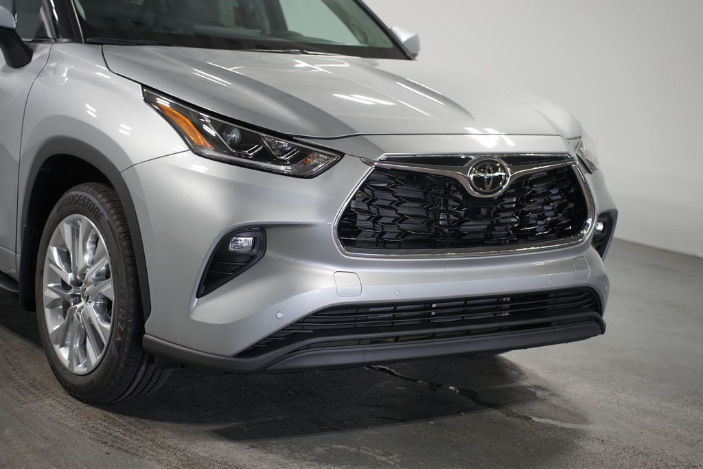 2025 Toyota Highlander Limited 4