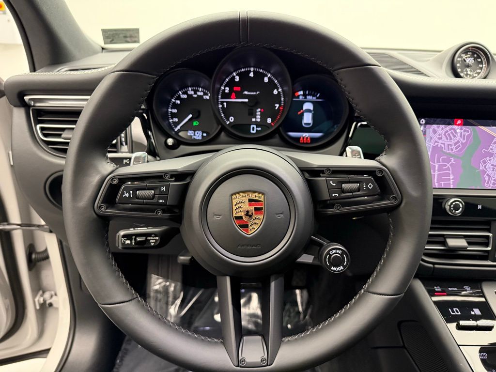 Thumbnail: 2023 Porsche Macan - 12