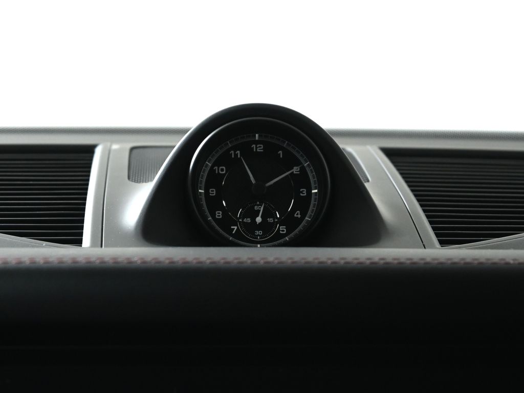 Thumbnail: 2025 Porsche Macan - 22