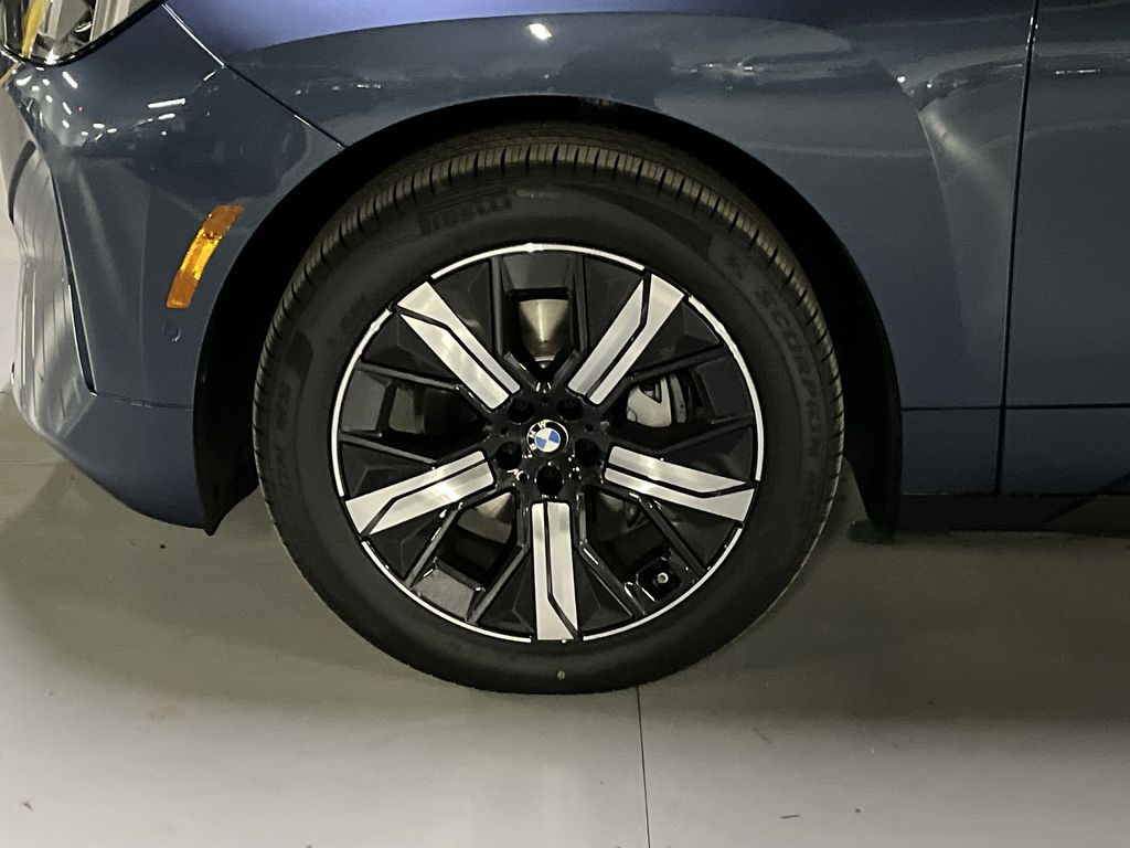 Thumbnail: 2026 BMW iX - 10