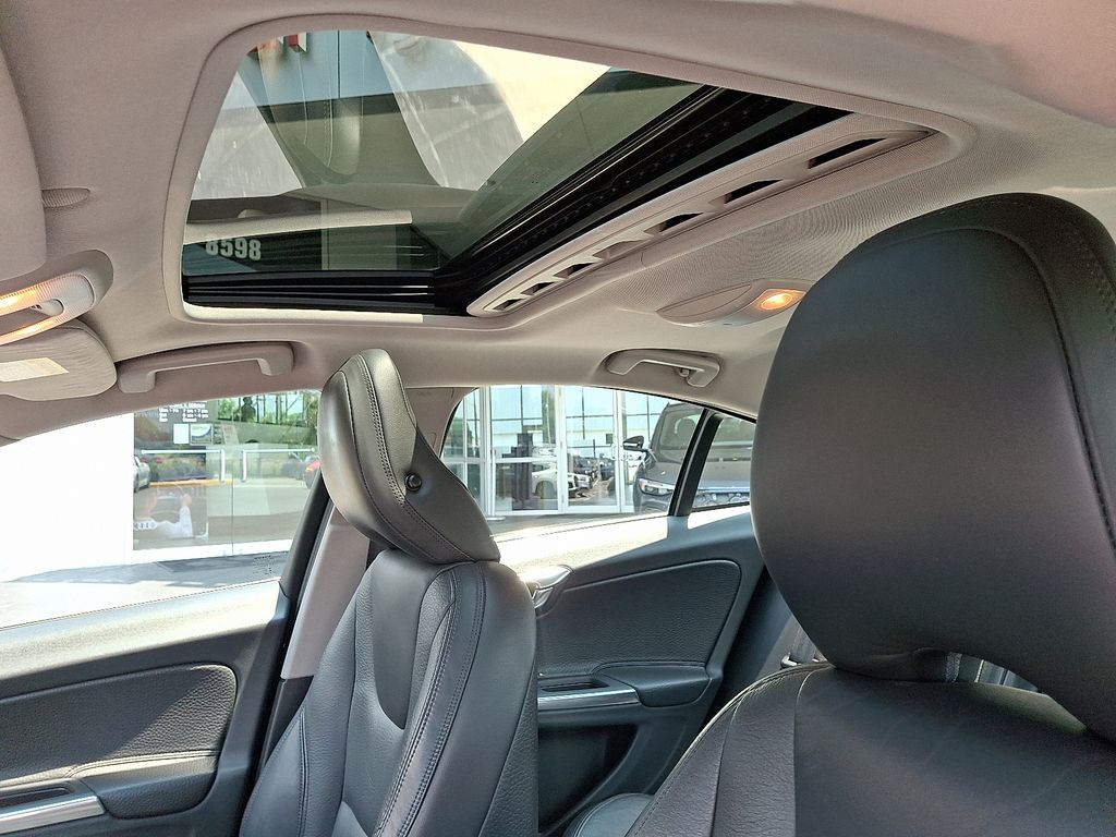 Thumbnail: 2013 Volvo S60 - 15