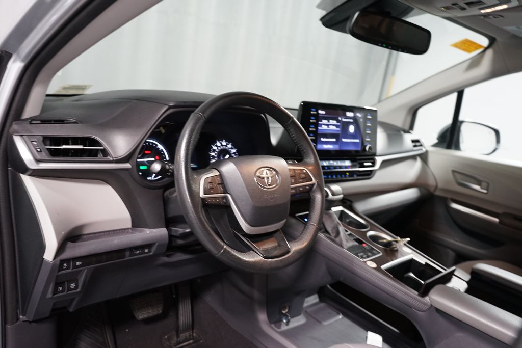 Thumbnail: 2023 Toyota Sienna - 7