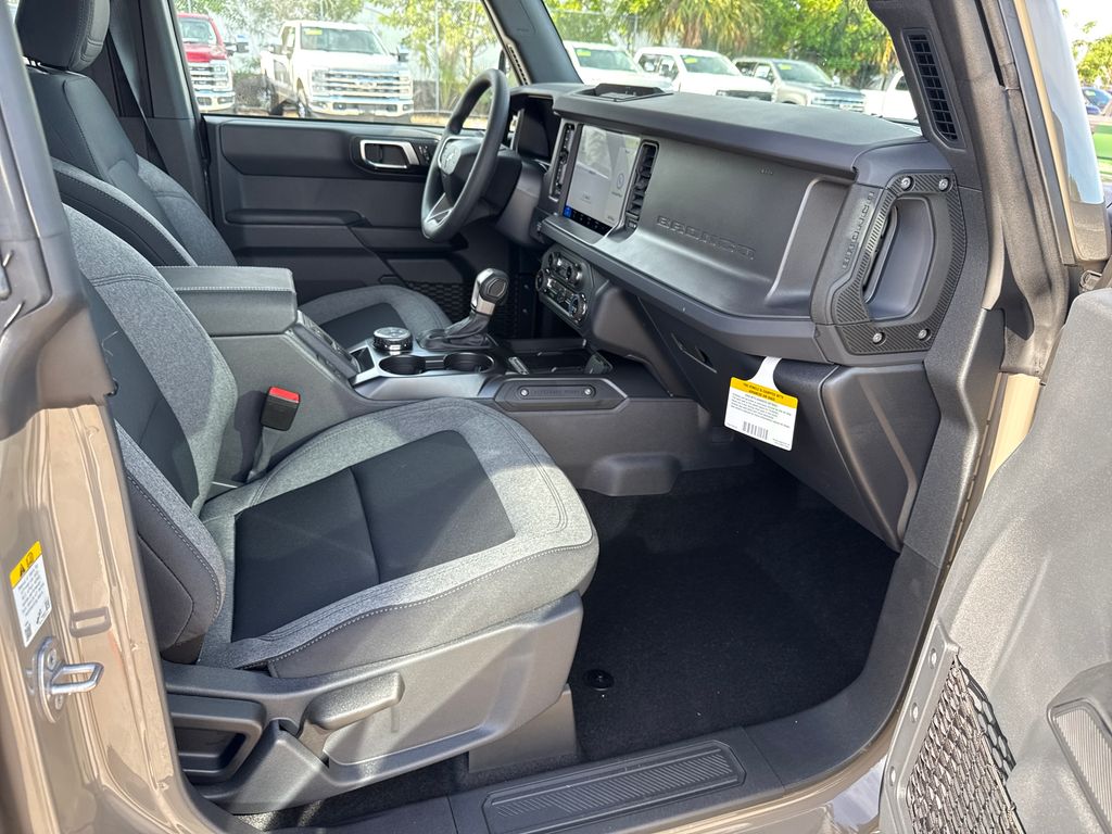2025 Ford Bronco Base photo 15
