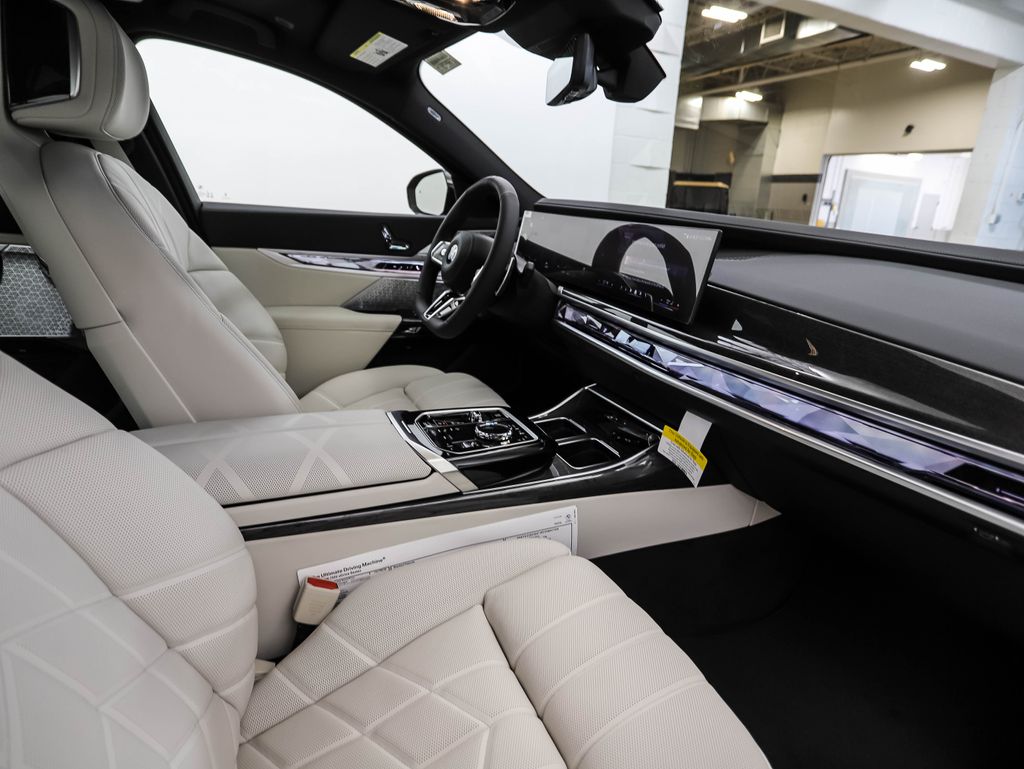 Thumbnail: 2026 BMW 7 Series - 31