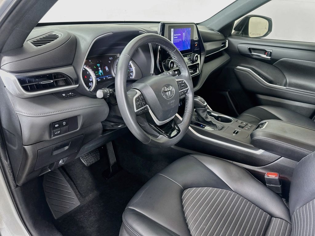 Thumbnail: 2024 Toyota Highlander - 9