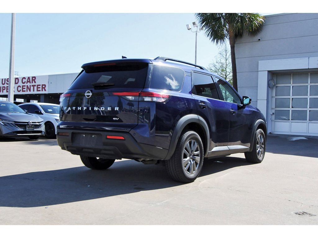 2024 Nissan Pathfinder SV - 3