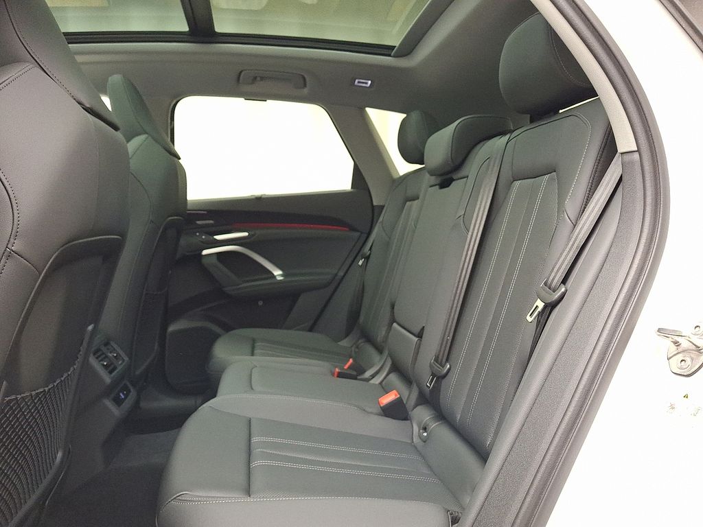 Thumbnail: 2026 Audi Q5 - 6
