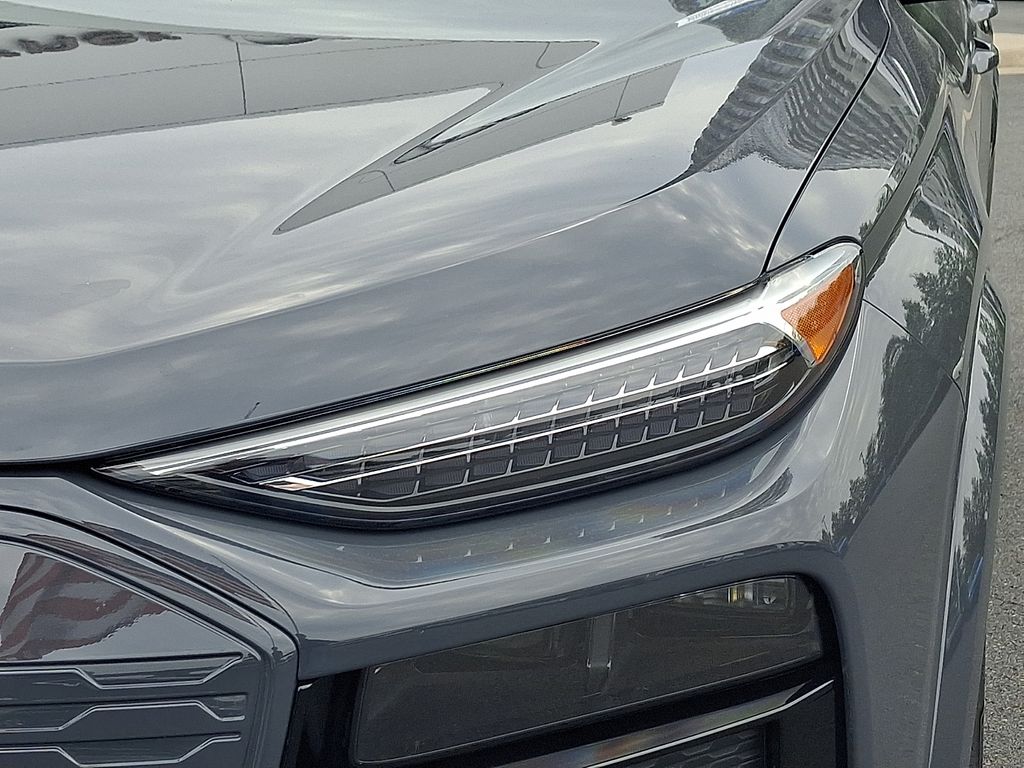 Thumbnail: 2025 Audi Q6 e-tron - 9