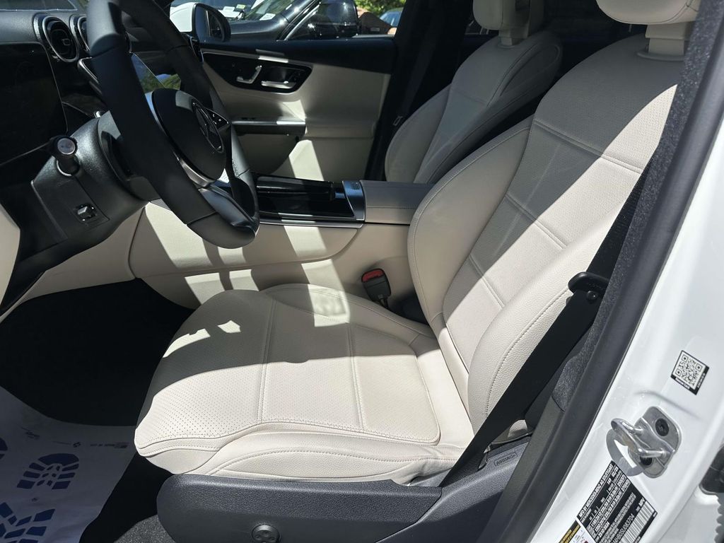 2025 Mercedes-Benz GLC 300 17
