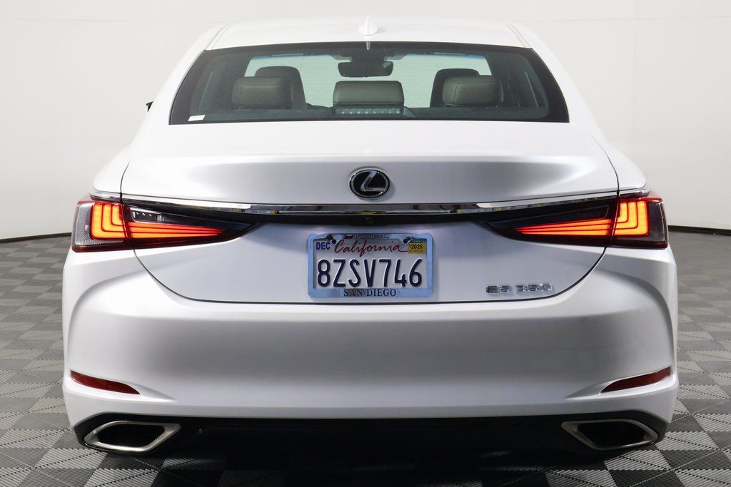 Thumbnail: 2022 Lexus ES - 5