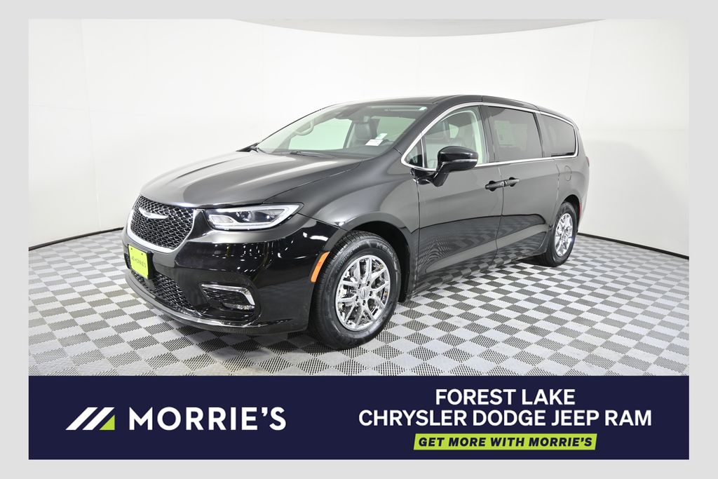 2024 Chrysler Pacifica Touring L's photo