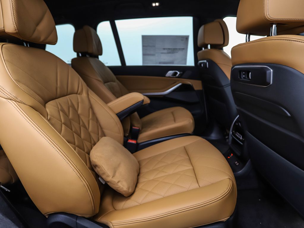 Thumbnail: 2026 BMW X7 - 28