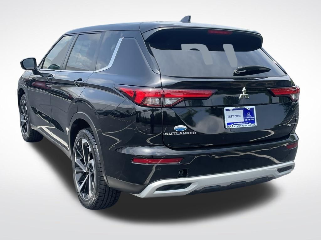 Thumbnail: 2023 Mitsubishi Outlander - 4