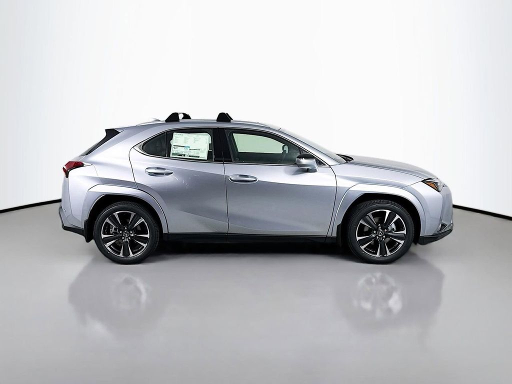 Thumbnail: 2025 Lexus UX - 4