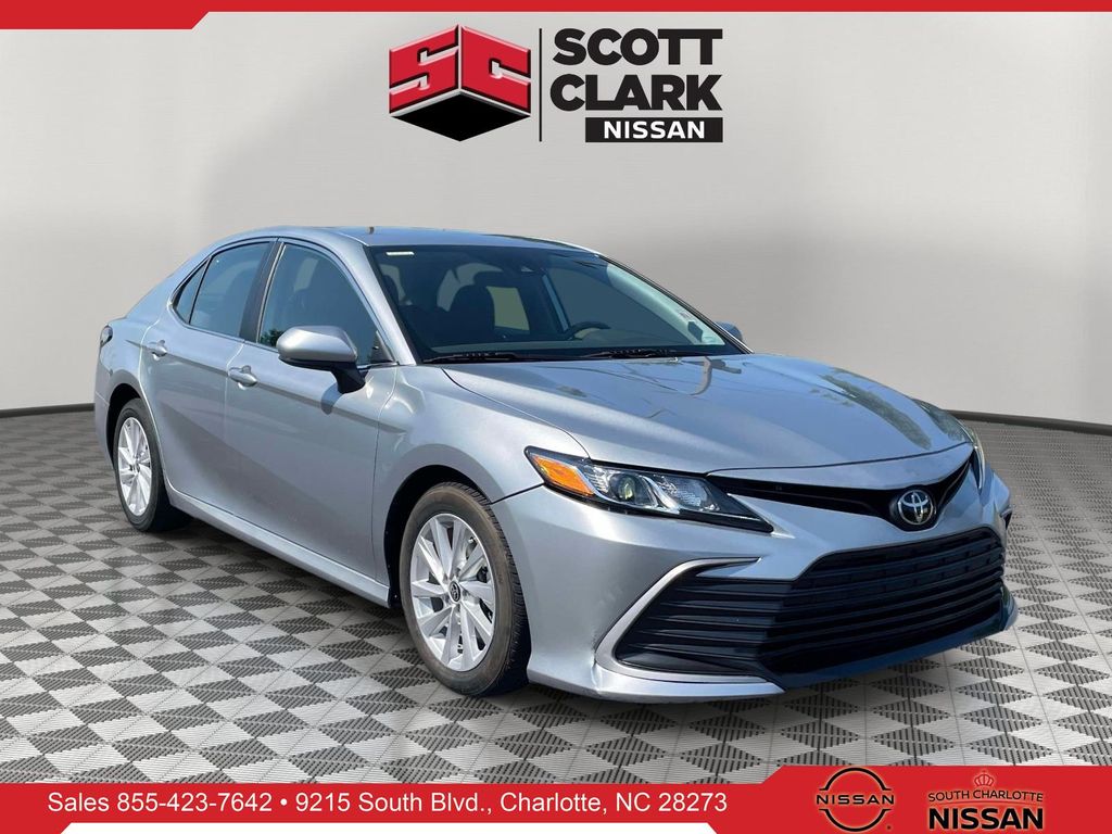 Silver 2023 Toyota Camry Sedan Front-Wheel Drive 8-Speed Automatic