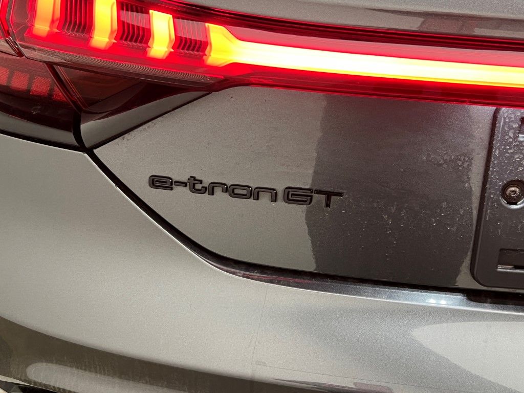 Thumbnail: 2023 Audi e-tron GT - 10