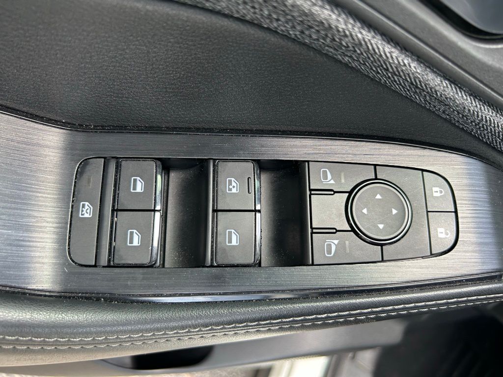 2021 Nissan Rogue SV 24