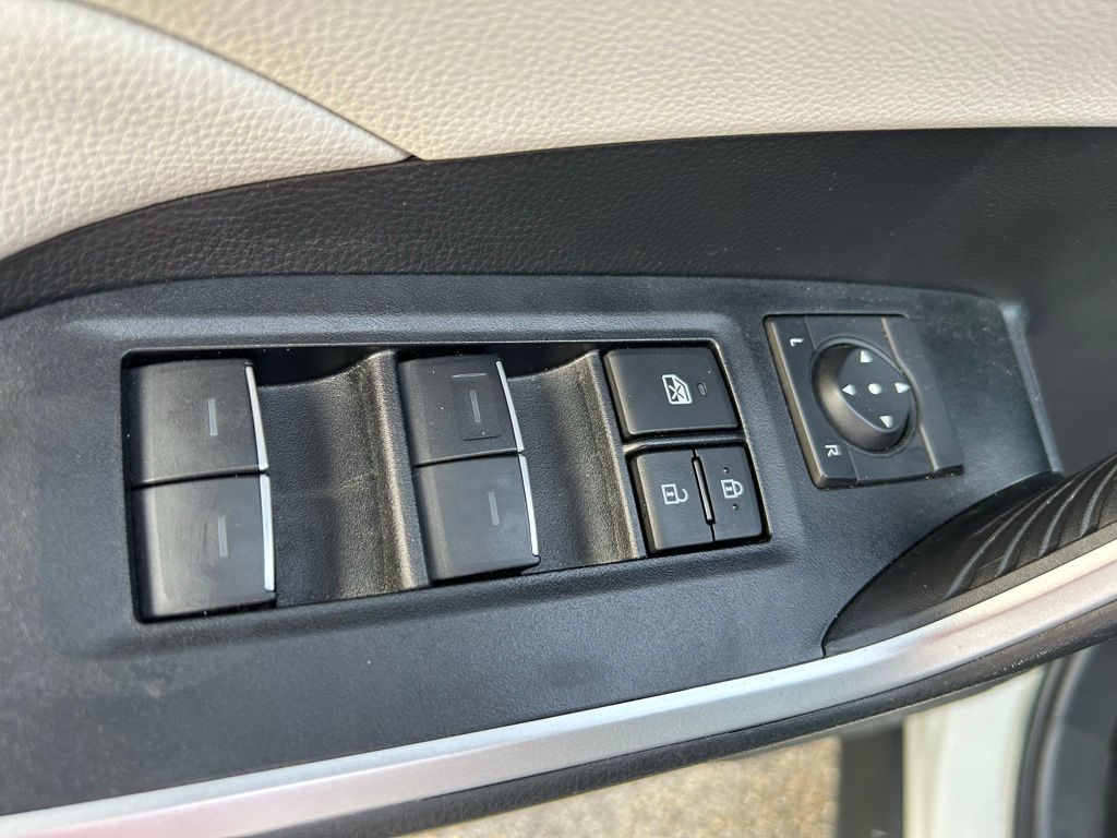 2024 Toyota RAV4 XLE 17