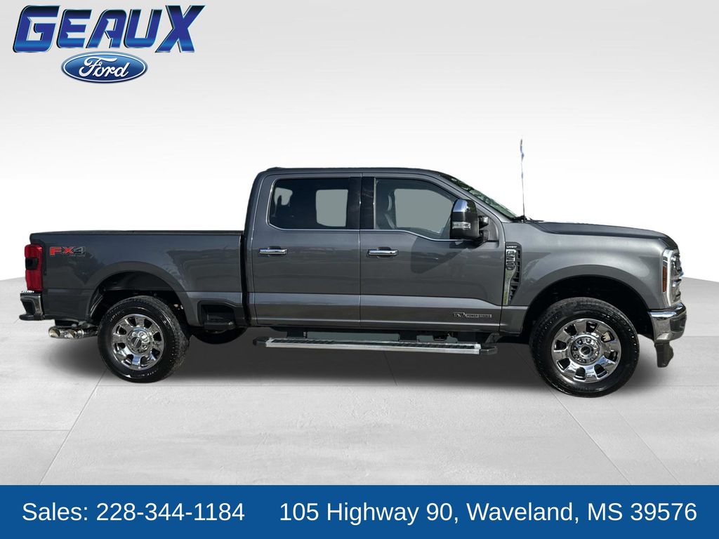 2025 Ford F-250 Super Duty Lariat Crew Cab 4WD