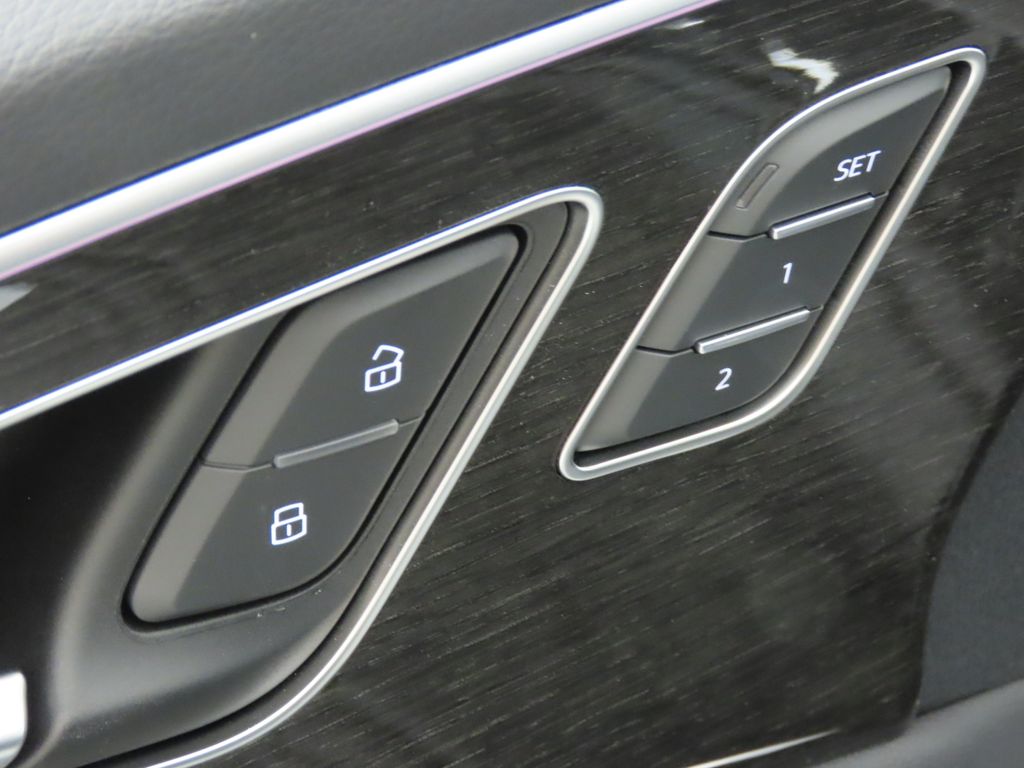 Thumbnail: 2026 Audi Q8 - 30