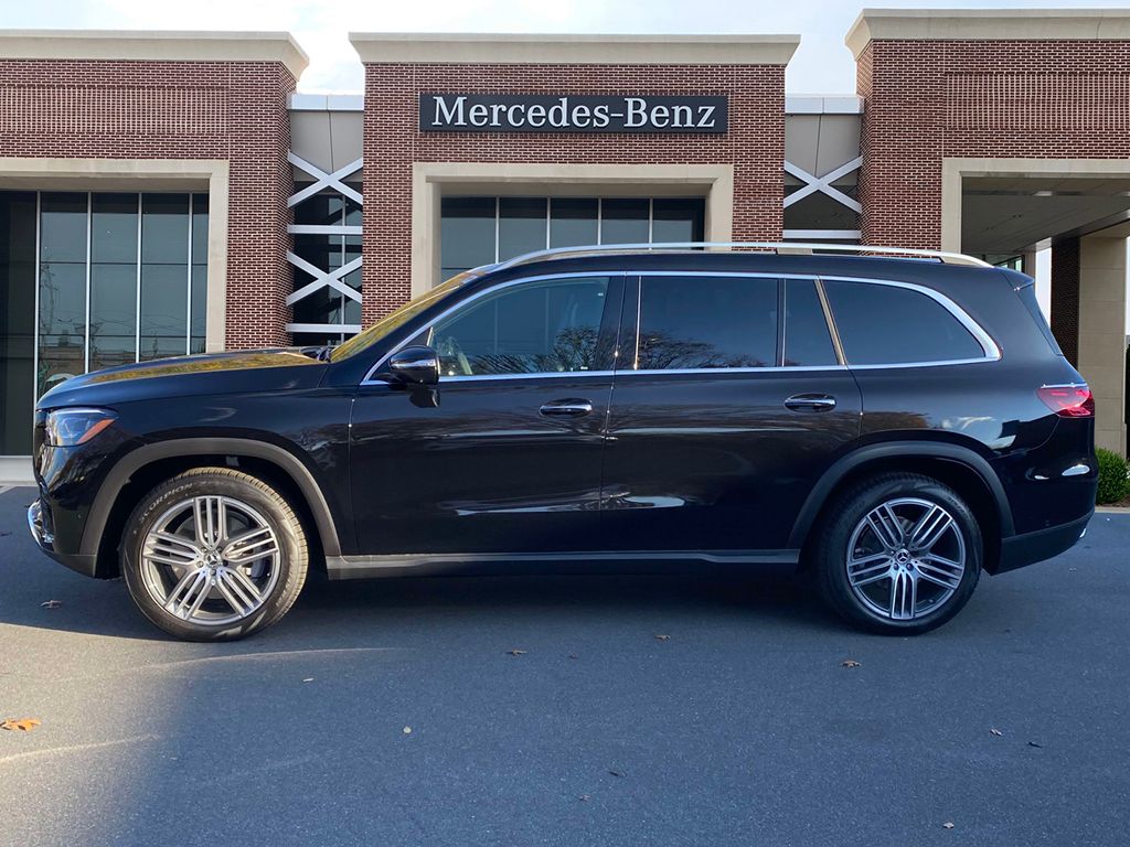 2025 Mercedes-Benz GLS 450 4MATIC 9