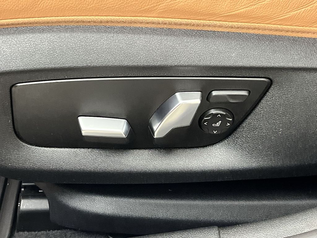 Thumbnail: 2022 BMW 5 Series - 12