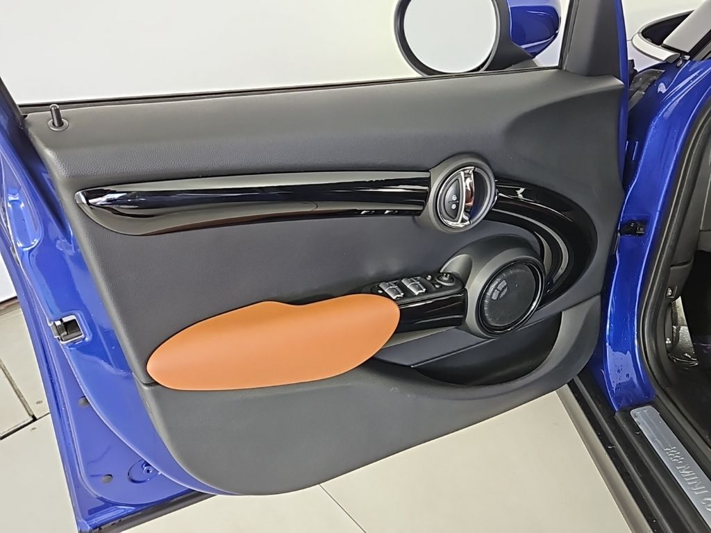 Thumbnail: 2021 MINI Cooper - 11