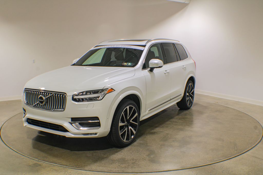  2024 Volvo XC90 B6 Ultimate Bright Theme 7-Passenger AWD   