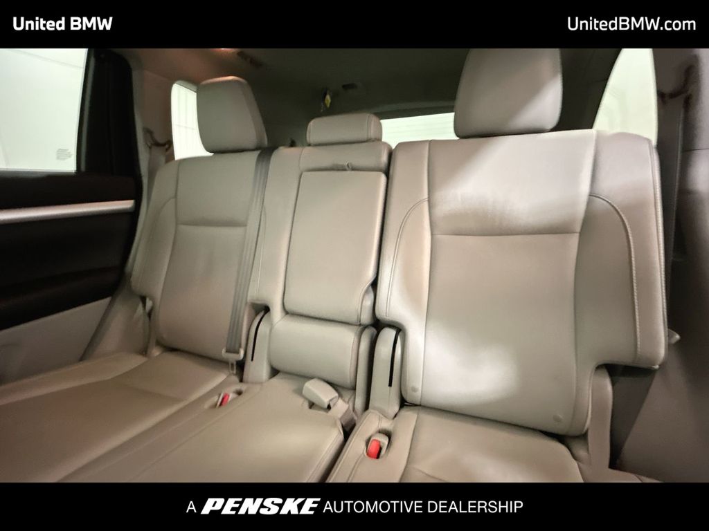 Thumbnail: 2016 Toyota Highlander - 21