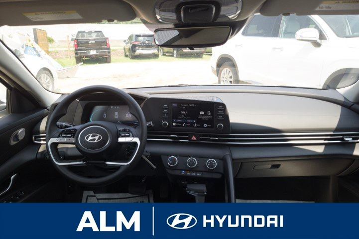 New 2026 White Hyundai SE image 19