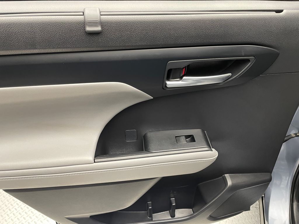 Thumbnail: 2021 Toyota Highlander - 14