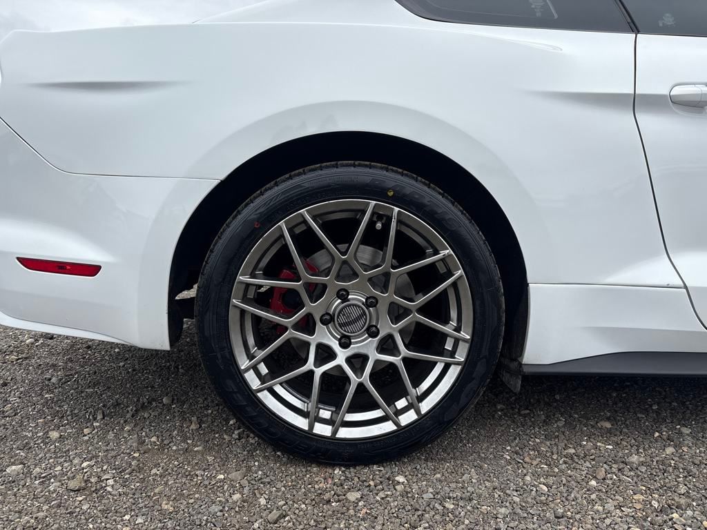 2017 Oxford White Ford Mustang V6 RWD Coupe