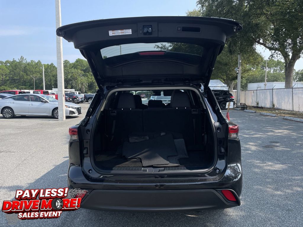 Used 2023 Toyota Highlander SUV