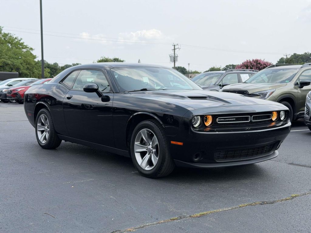 2020 Dodge Challenger SXT RWD