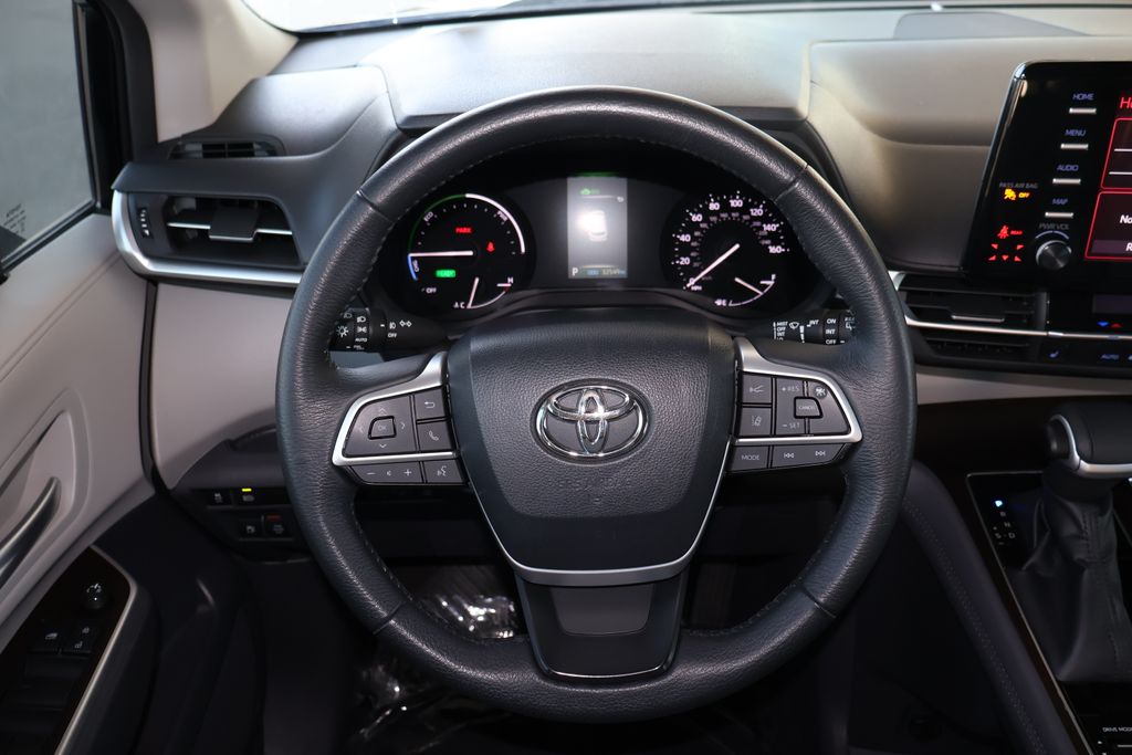 2022 Toyota Sienna XLE 12