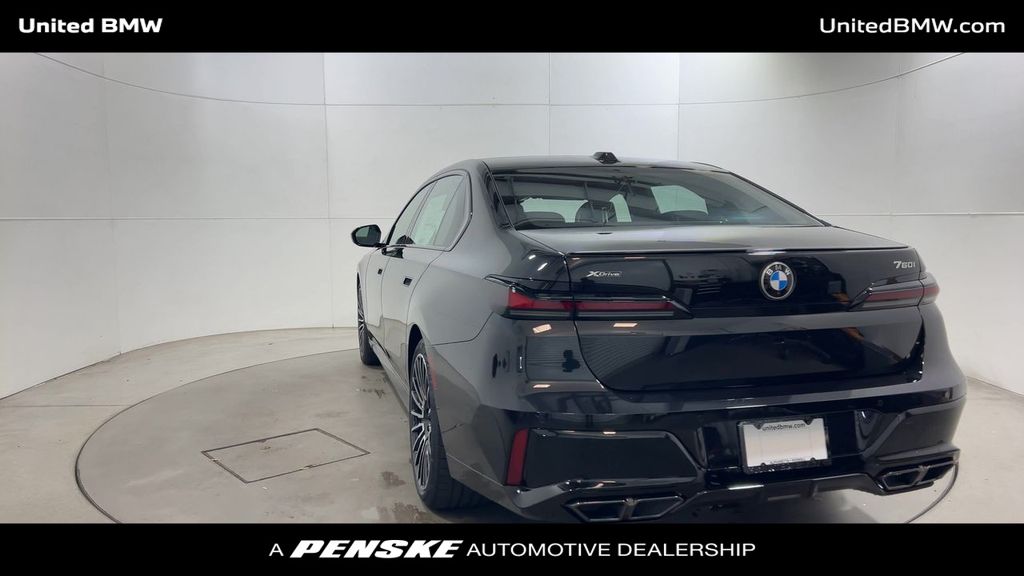 Thumbnail: 2025 BMW 7 Series - 7