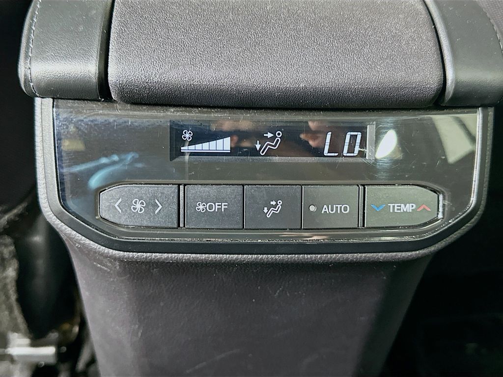 Thumbnail: 2024 Toyota Highlander - 24