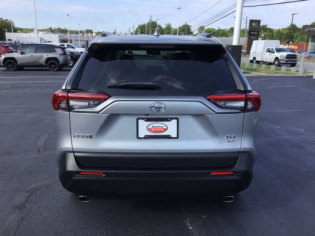 Thumbnail: 2021 Toyota RAV4 - 4